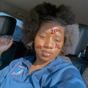 Meet your Posher, Desmonae